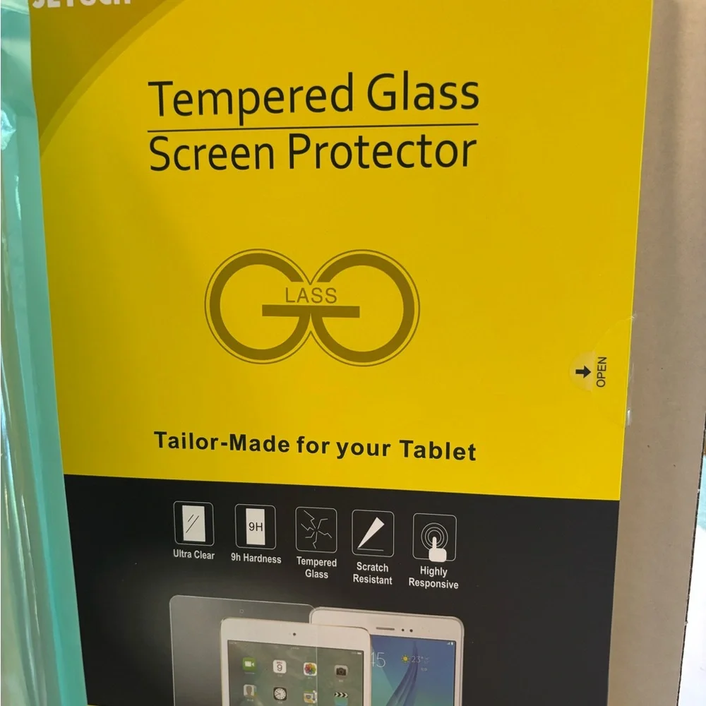 Tempered Glass Screen Protector and Protective Case - I PAD 10 NWT